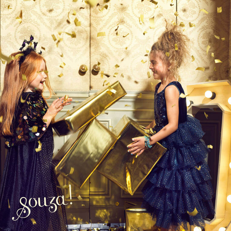 Peleryna z kapturem i cekinową narzutką kostium Bella 3-4 lata