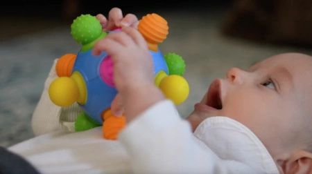 Woblii Kula. Zabawka sensoryczna.