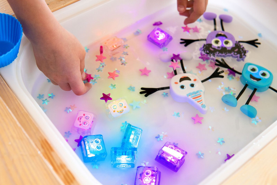 GLO PALS KOSTKI SENSORYCZNE ŚWIECĄCE W WODZIE LUMI- ZABAWKA KĄPIELOWA KOLOR FIOLETOWY