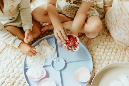 Jellystone, Tacka sensoryczna Play Tray Sage 2w1 pojemnik kolor zielony 