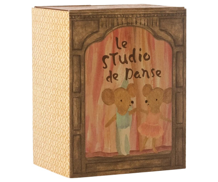 Myszki baletowe w studiu tanecznym, mała siostra i brat