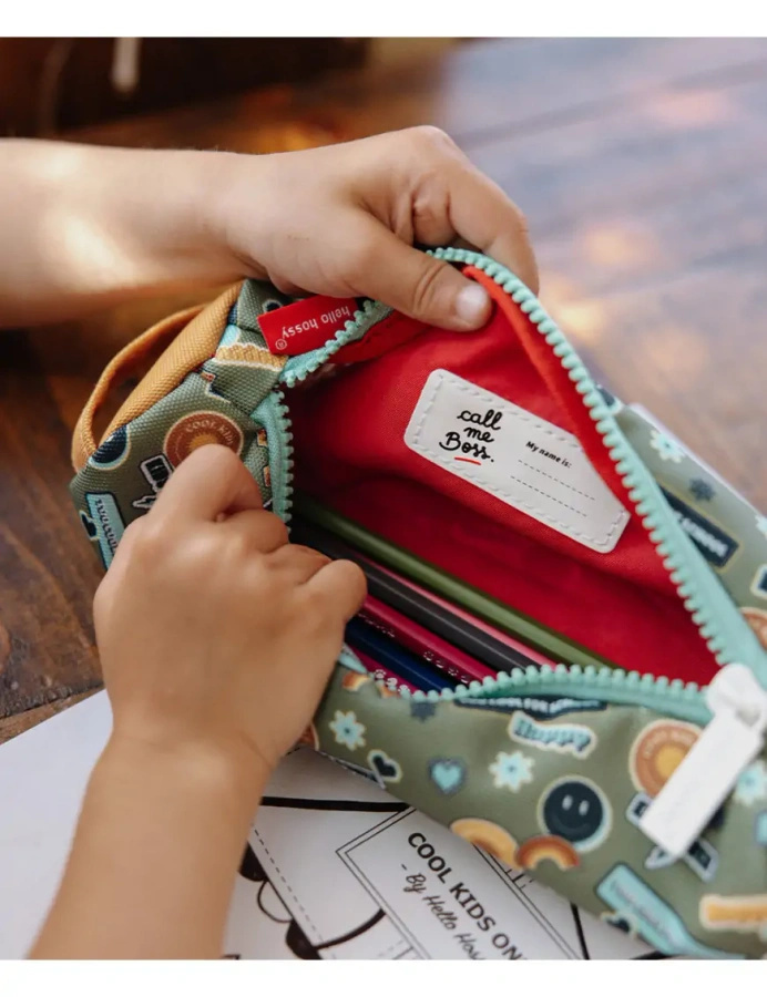 Piórnik Smiley, Hello Hoss