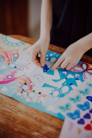Mudpuppy Zestaw do wyklejania Naklejki holograficzne 200+ szt. z plakatem Magiczne jednroożce 4+