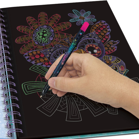 Kolorowanki z czarnymi kartkami i pisakami M Isadora Nebulous Stars