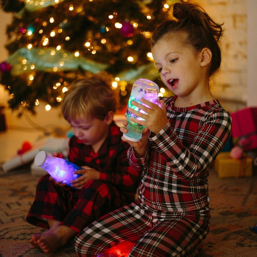 Glo Pals, Postać do kąpieli edycja świąteczna - zestaw z dwiema kostkami sensorycznymi świecącymi w wodzie