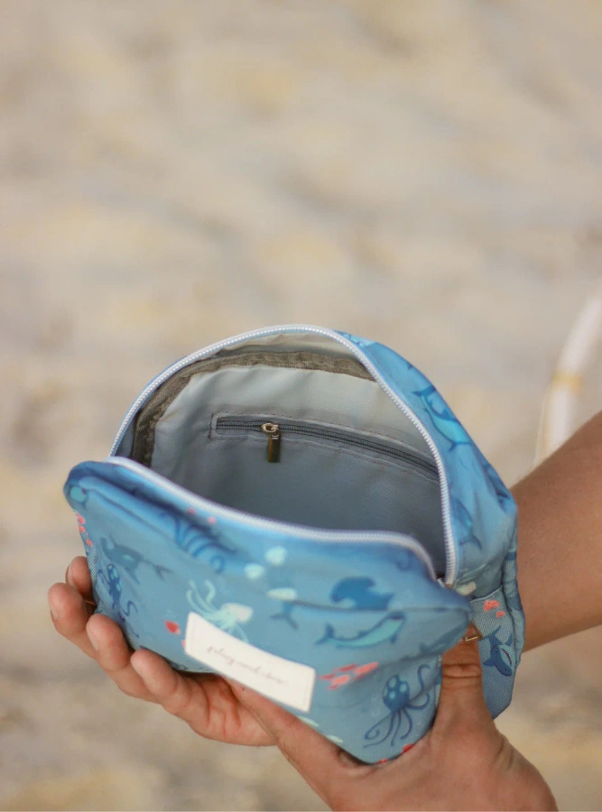 Play&Store - TOILET BAG - kosmetyczka - sharks/blue