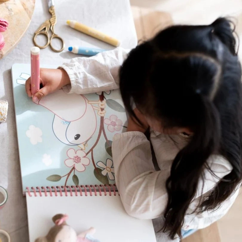 Little Dutch Kreatywny zeszyt z kredkami Rosa & Friends