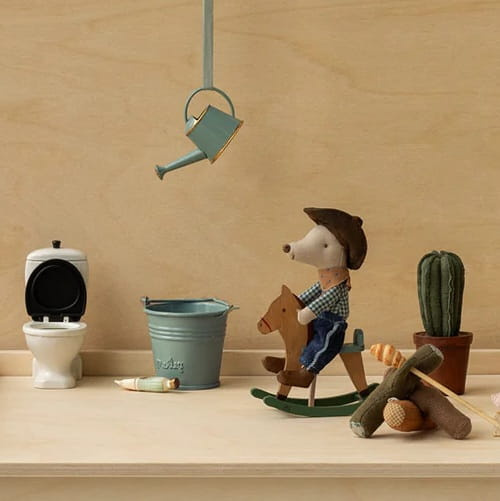 Myszka kowboj na koniku bujanym, Mały brat