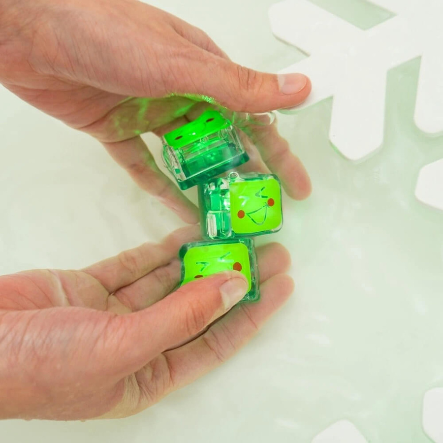 Kostki sensoryczne świecące w wodzie edycja świąteczna, zabawka kąpielowa, kolor zielony