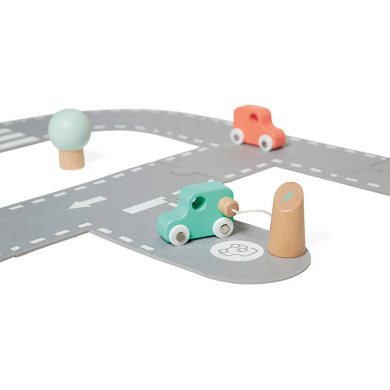 Filcowy tor dla samochodów z akcesoriami