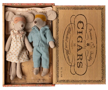 Myszki mamy i taty w pudełku na cygara