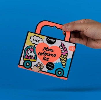 KIESZONKOWA KOLOROWANKA Z KREDKAMI - LILY